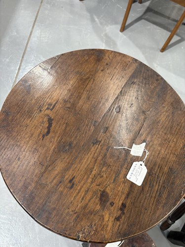 Lot 109 - An early 19th-century English elm cricket...