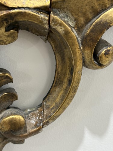 Lot 141 - A 19th-century oval carved wood and gilt gesso...