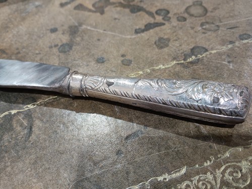 Lot 129 - A George III serpentine-fronted knife box with...
