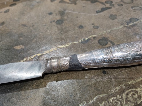 Lot 129 - A George III serpentine-fronted knife box with...