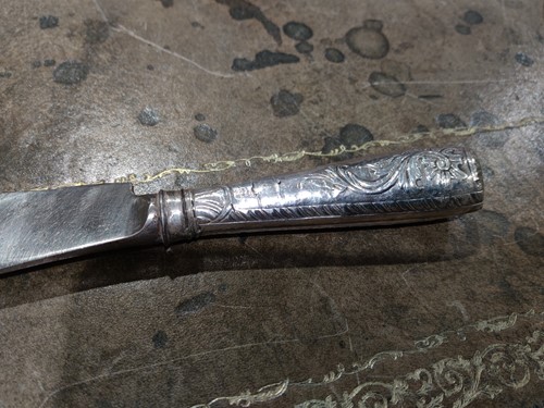 Lot 129 - A George III serpentine-fronted knife box with...
