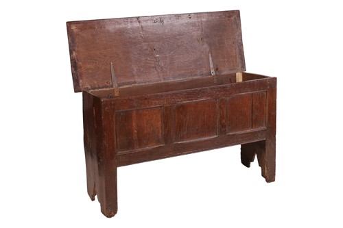 Lot 100 - An early 18th-century three-panel oak coffer...