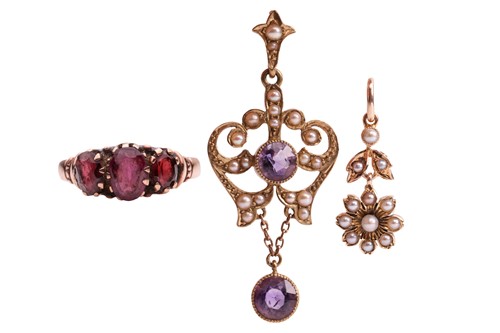 Lot 4 - Three jewellery items comprising an amethyst...