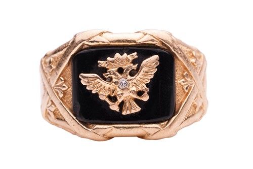 Lot 133 - A gem-set signet ring, the square head inlaid...