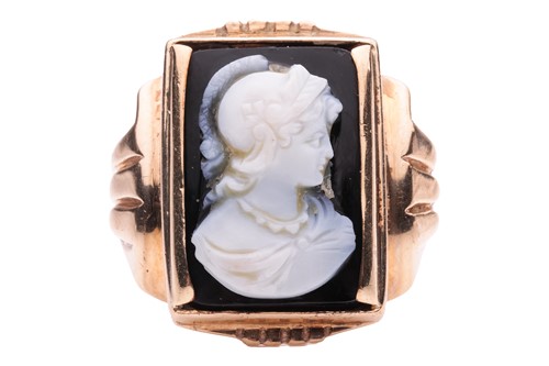 Lot 123 - A large cameo ring, rectangular ring head...