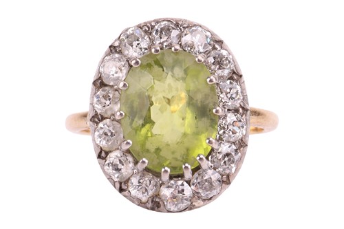 Lot 65 - An Edwardian peridot and diamond entourage...