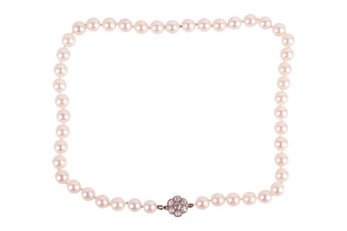 Lot 64 - A single-row cultured pearl necklace with...