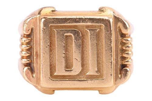 Lot 63 - Kutchinsky - a gent's signet ring in 18ct...