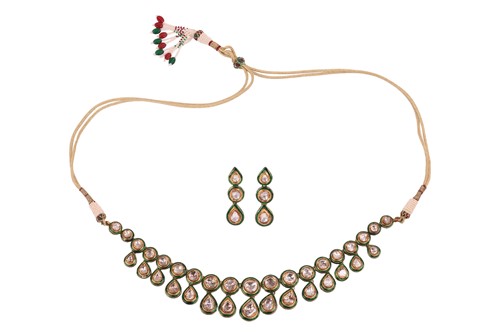 Lot 212 - An Indian diamond-set fringe necklace and...