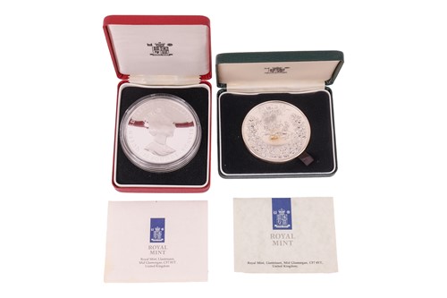 Lot 95 - A 1992 Falkland Islands silver proof £25 and a...