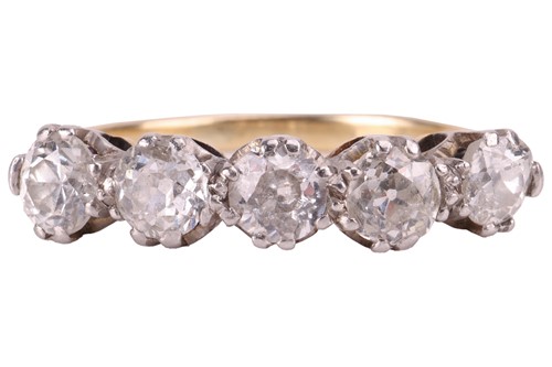 Lot 121 - A five stone diamond ring, featuring five...