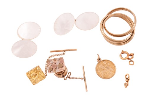 Lot 117 - Two 9ct gold dress studs, one of rounded...