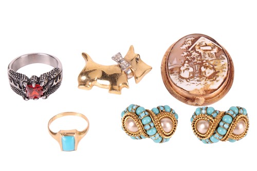 Lot 120 - A collection of jewellery, to include a ring...