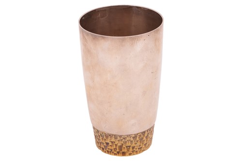 Lot 332 - A silver beaker by Stuart Devlin, London 1972,...