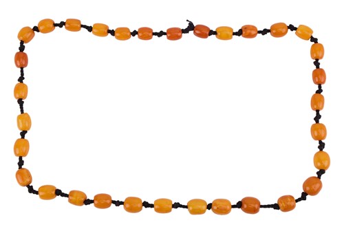 Lot 206 - A single-strand amber bead necklace,...