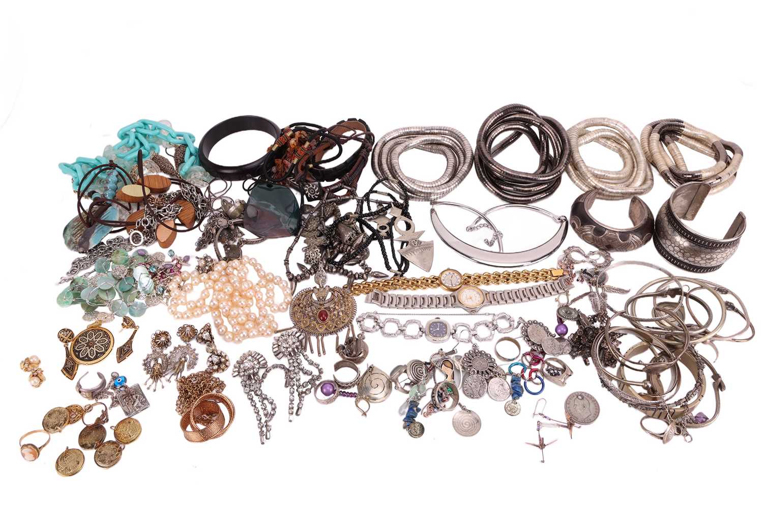 Lot 76 - A quantity of silver and costume jewellery; to...