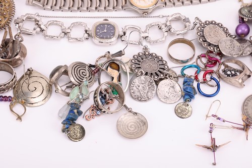 Lot 76 - A quantity of silver and costume jewellery; to...