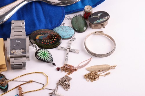 Lot 143 - A mixed group lot, to include a charm bracelet...