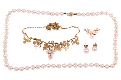 Lot 222 - A small collection of cultured pearl jewellery;...