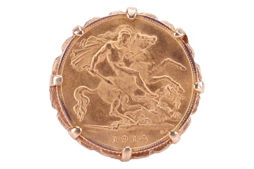 Lot 34 - A George V half sovereign ring, dated 1914,...