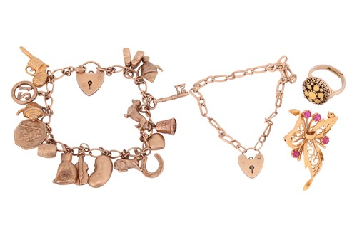 Lot 47 - A small group of 9ct gold jewellery items and...
