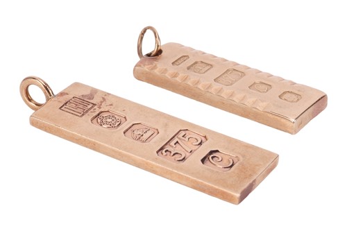 Lot 118 - Two 9ct gold ingot pendants; the first...