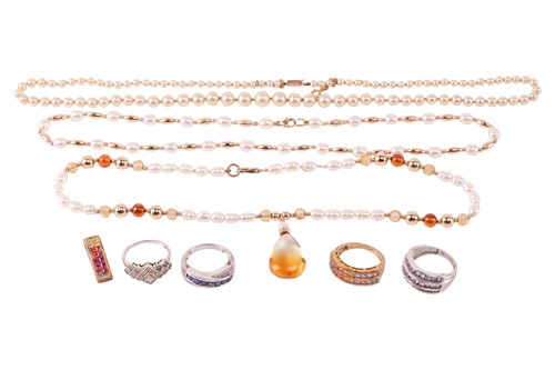 Lot 70 - A small group of gem-set jewellery items;...