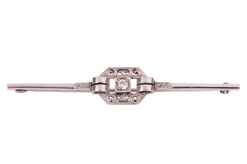 Lot 141 - An Art Deco bar brooch, comprising a central...