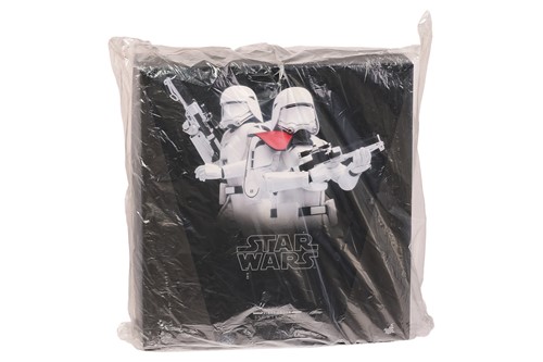 Lot 87 - A Star Wars Hot Toys Snow Troopers (First...