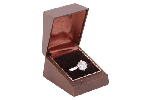 Lot 234 - A diamond solitaire ring of approximately...