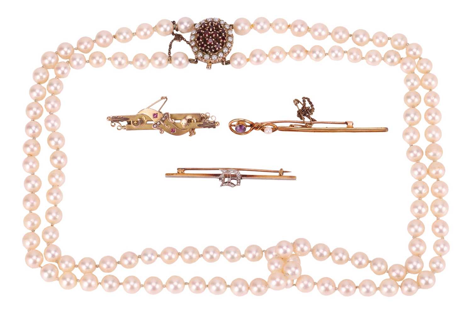 Lot 84 - A small group of jewellery items; comprising a...