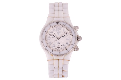 Lot 90 - Three watches; including a Raymond Weil...
