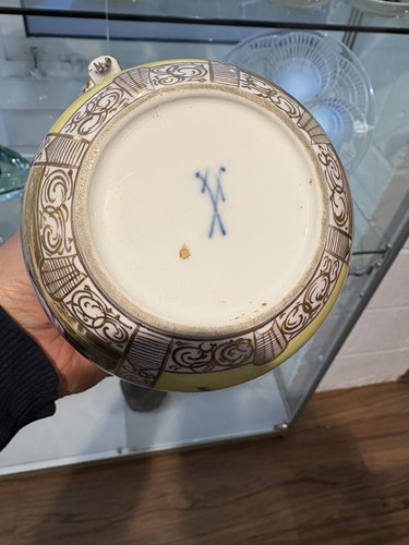 Lot 146 - A Continental porcelain cabaret set, 19th...