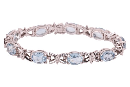 Lot 100 - An aquamarine and diamond-set bracelet,...
