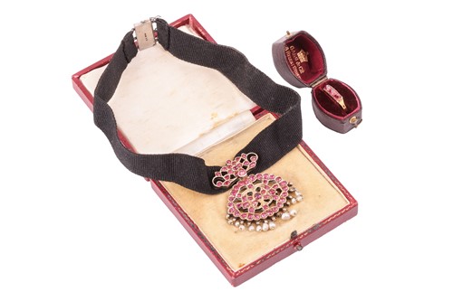 Lot 168 - An Indian ruby-set pendant and a spinel dress...