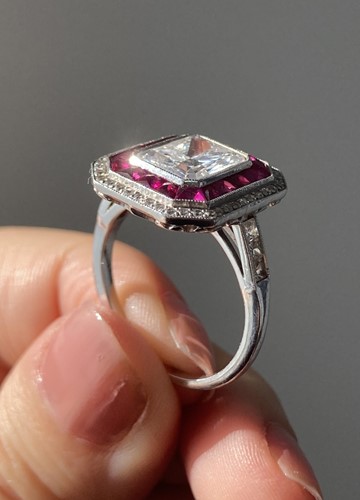 Lot 232 - An Art Deco diamond and ruby cluster ring,...