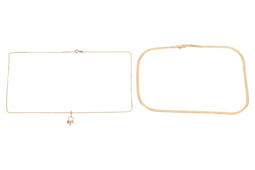 Lot 29 - A flat snake-link necklace, in yellow metal...