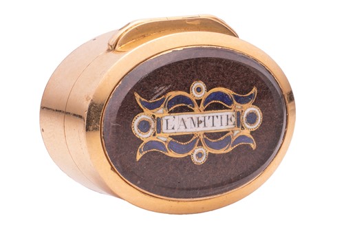 Lot 284 - A George III vinaigrette in 18ct gold, of...