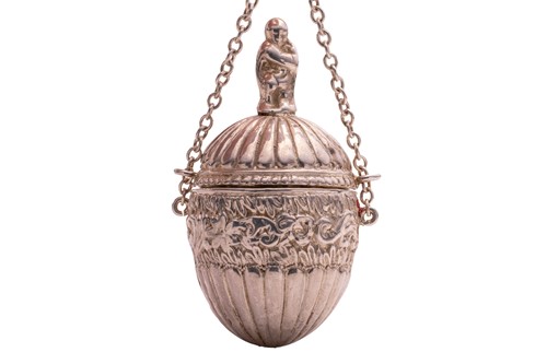 Lot 290 - A Victorian egg-shaped vinaigrette, Birmingham...