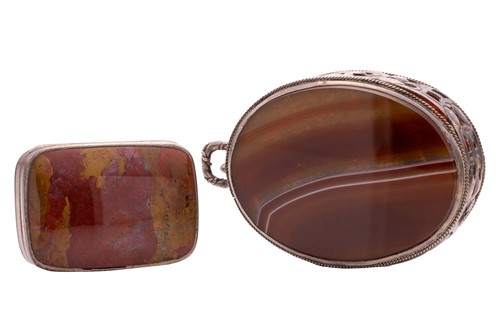 Lot 316 - An agate-set vinaigrette and a pomander...