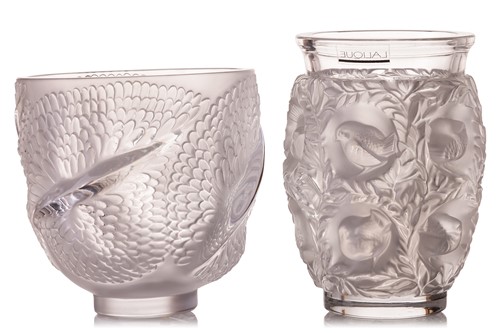 Lot 148 - A Lalique 'Andromeda' frosted glass vase,...