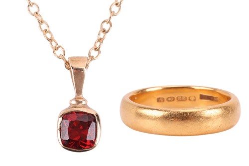 Lot 5 - A garnet pendant on chain, and a 22ct gold...