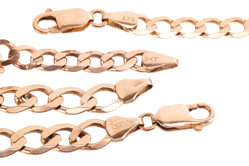 Lot 32 - A flattened curb link necklace and bracelet...