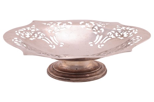 Lot 359 - A silver fruit bowl, shaped oval with...