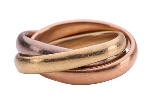 Lot 31 - An 18ct gold trilogy ring, with three...