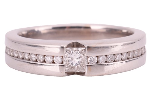 Lot 117 - A diamond-set ring, comprising a central...