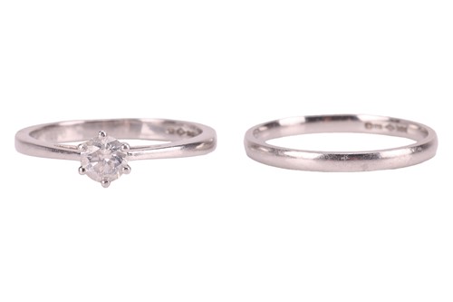 Lot 186 - A diamond solitaire ring and wedding band set...
