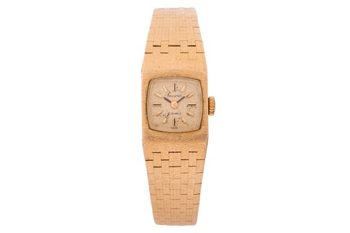 Lot 233 - Accurist 9ct Gold Wrist Watch Bezel: Textured...