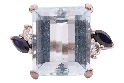 Lot 184 - An aquamarine dress ring, comprising a central...