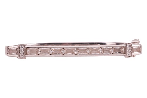 Lot 169 - Boodles - a 'Trapeze' diamond-set hinged...
